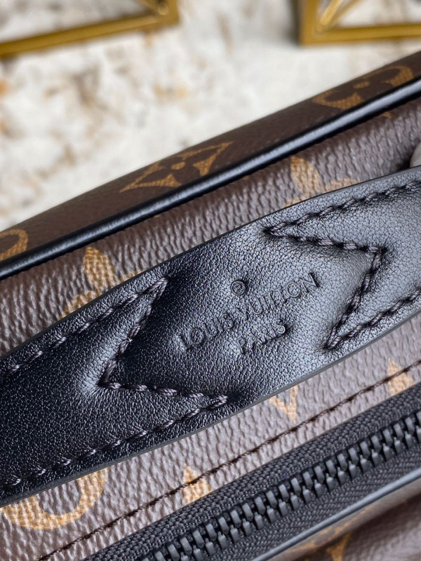 l0*is V*t0n s lock messenger