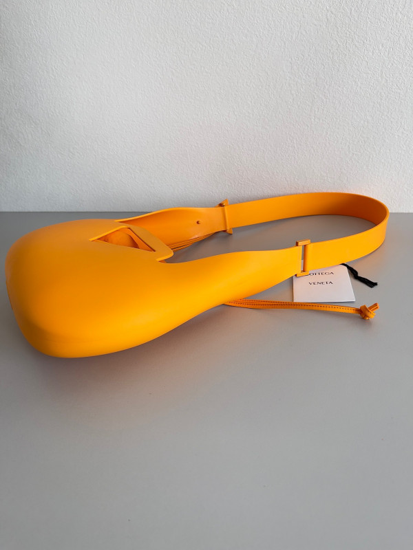 bo*te*ga Ve*ne*ta punch