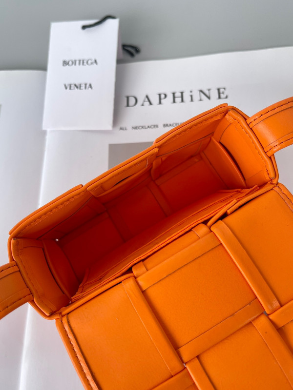 bo*te*ga Ve*ne*ta candy mini cassette-12*8*4cm