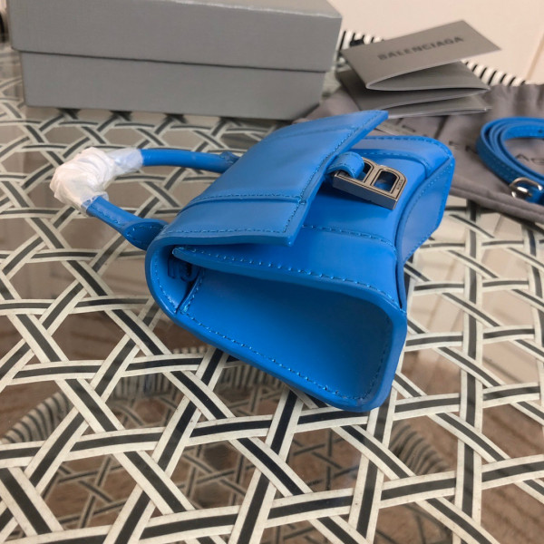 Ba*len*cia*ga hourglass