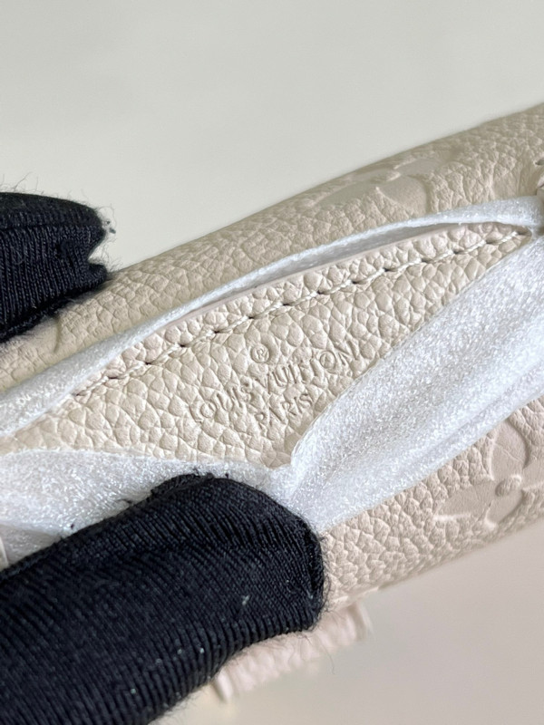 l0*is V*t0n micro metis