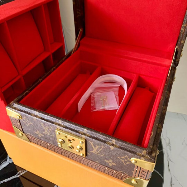 l0*is V*t0n jewelry box