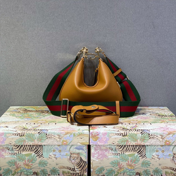 G*u*i attache small shoulder bag