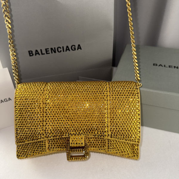 Ba*len*cia*ga hourglass wallet on chain
