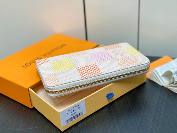 l0*is V*t0n zippy wallet-19.5*10.5*2.5 cm