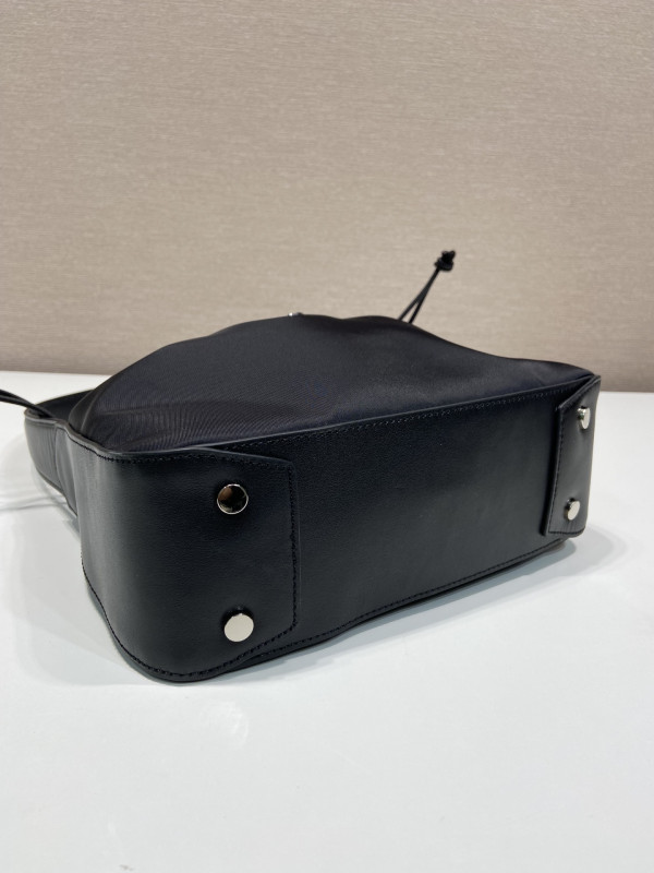 Pra*a vintage hobo bag-23*18*8cm