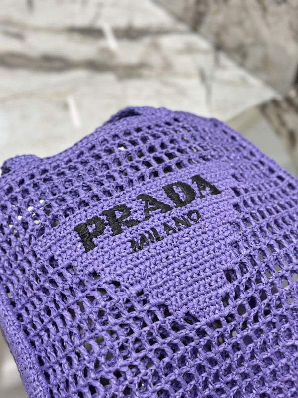 Pra*a crochet tote bag