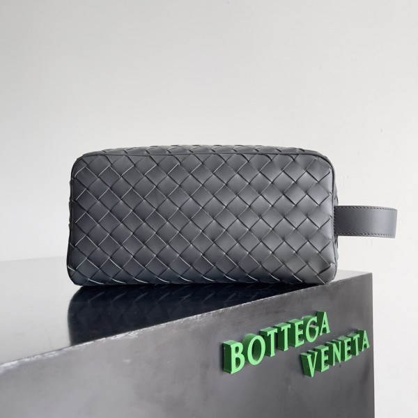bo*te*ga Ve*ne*ta  intrecciato leather wallet-on-strap