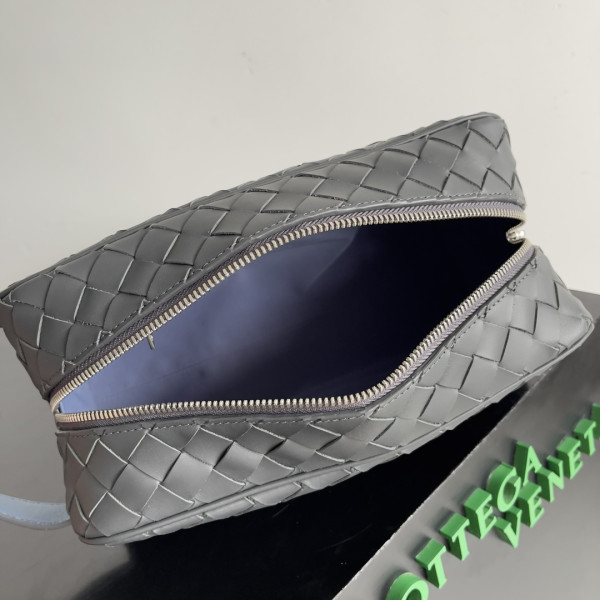 bo*te*ga Ve*ne*ta  intrecciato leather wallet-on-strap