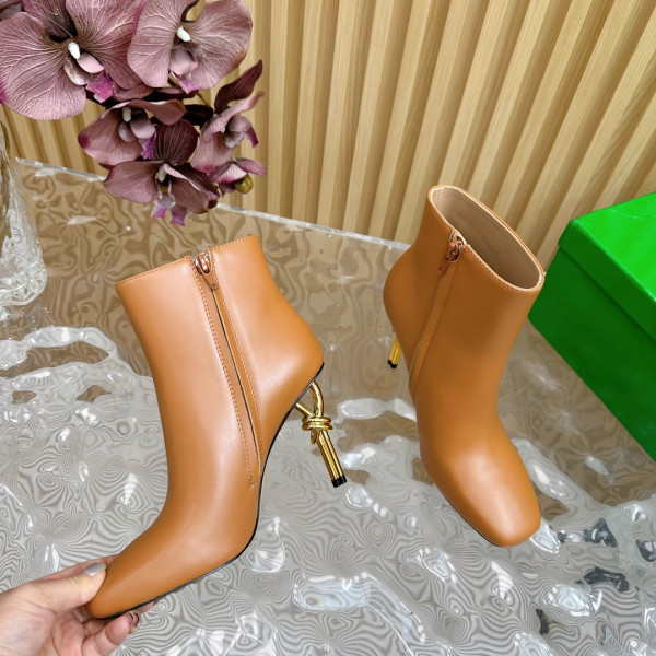 bo*te*ga Ve*ne*ta  knot ankle boot