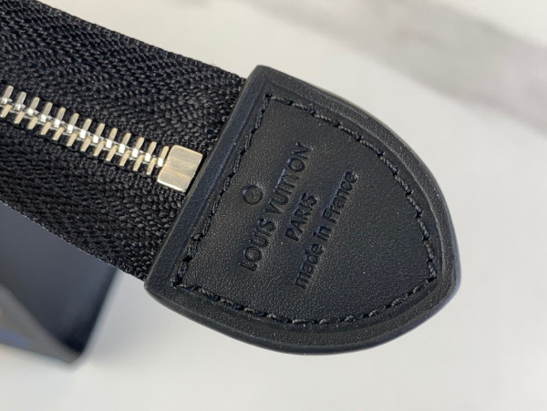 l0*is V*t0n toiletry pouch 26