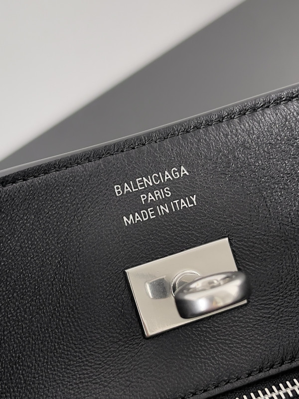 Ba*len*cia*ga bel air small shoulder bag