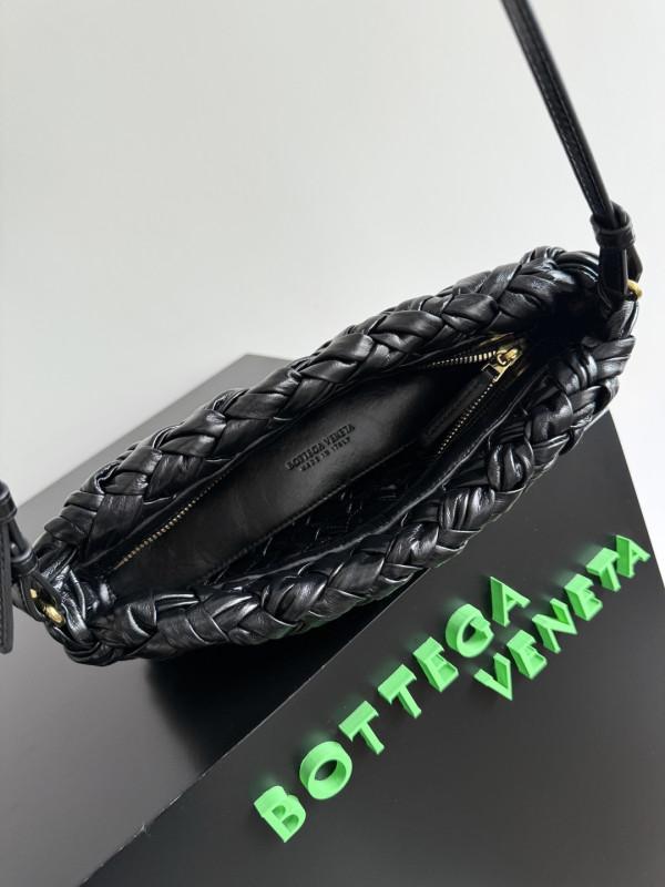 bo*te*ga Ve*ne*ta kalimero cha cha