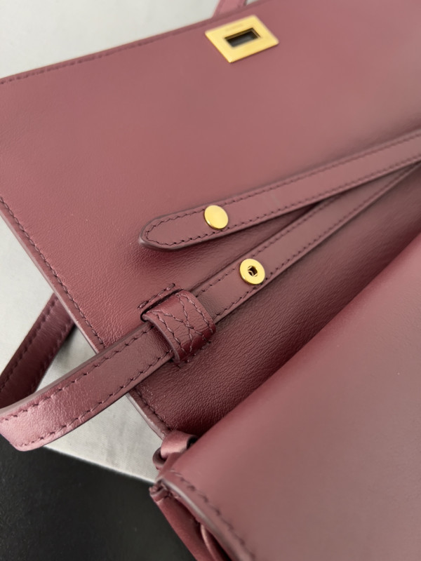 Ba*len*cia*ga bel air small clutch