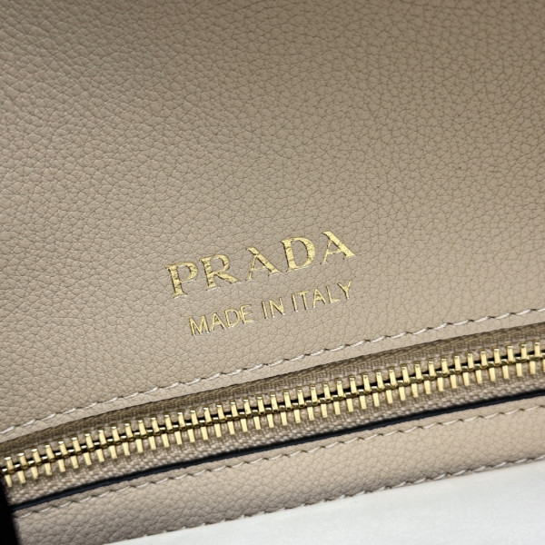 Pra*a doux medium leather shoulder bag-29*16*9.5cm