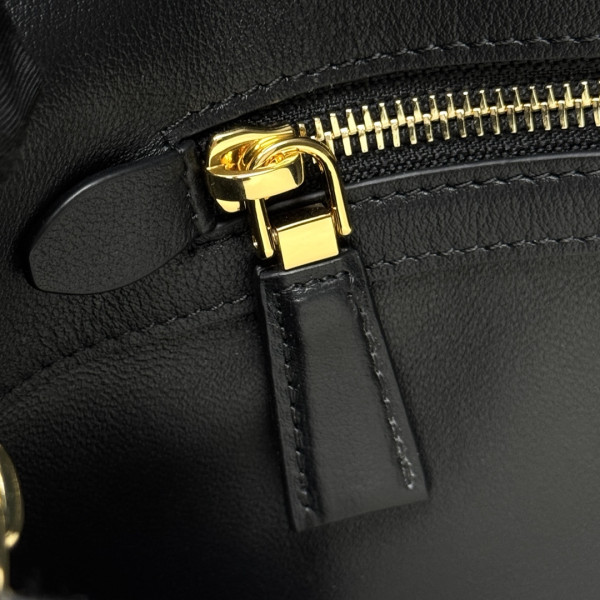 Pra*a doux medium leather shoulder bag-29*16*9.5cm