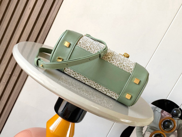 L0ew* amazona 23 bag in soft grained calfskin - 23*10*15cm