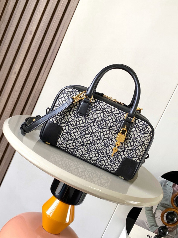 L0ew* amazona 23 bag in soft grained calfskin - 23*10*15cm