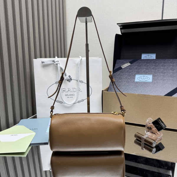 Pra*a leather pouch - 22*9*7.5cm