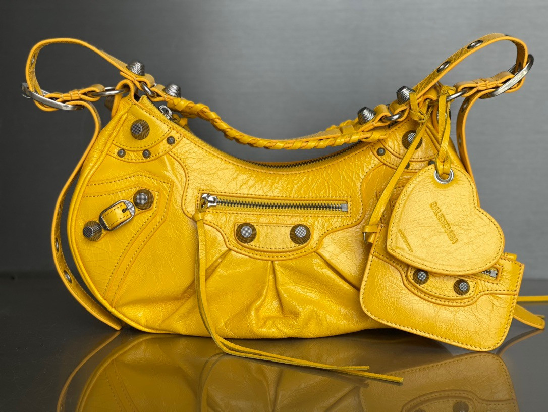 Ba*len*cia*ga women's le cagole small shoulder bag