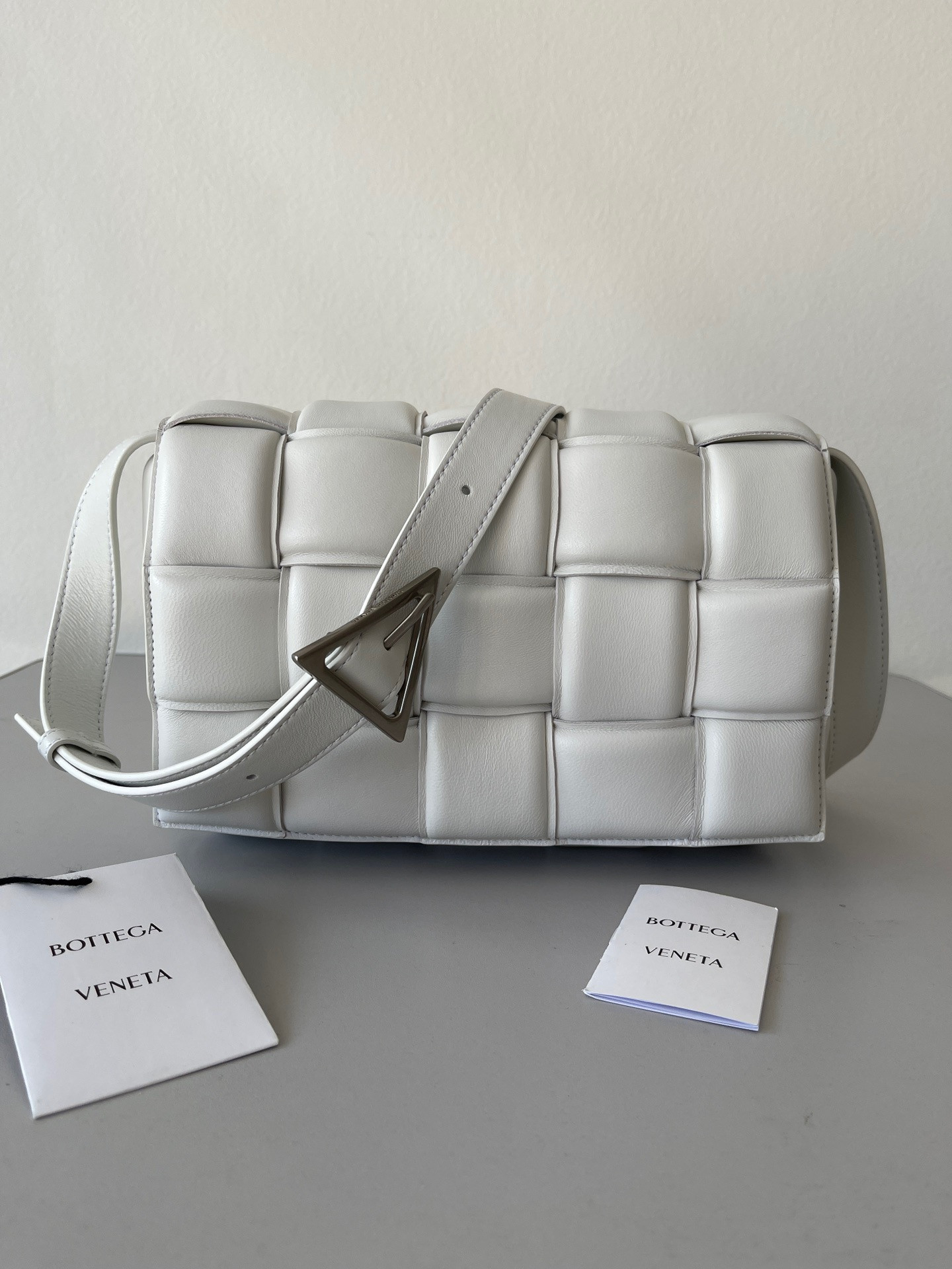 bo*te*ga Ve*ne*ta cassette