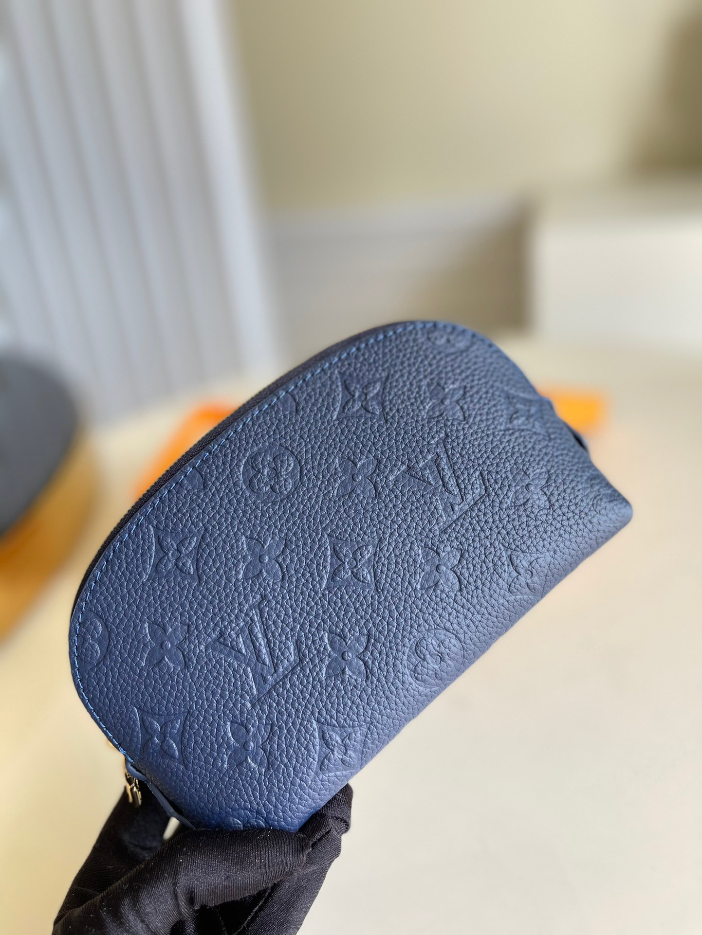 l0*is V*t0n cosmetic pouch pm-19*12*6cm